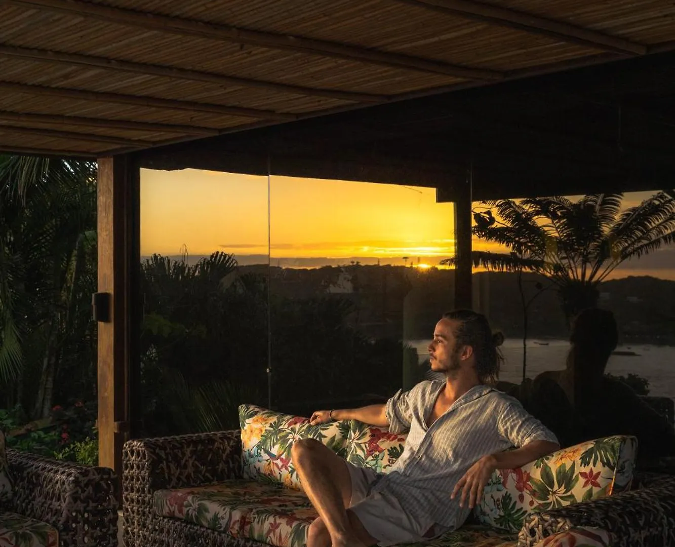 Cliffside Luxury Inn Hotel